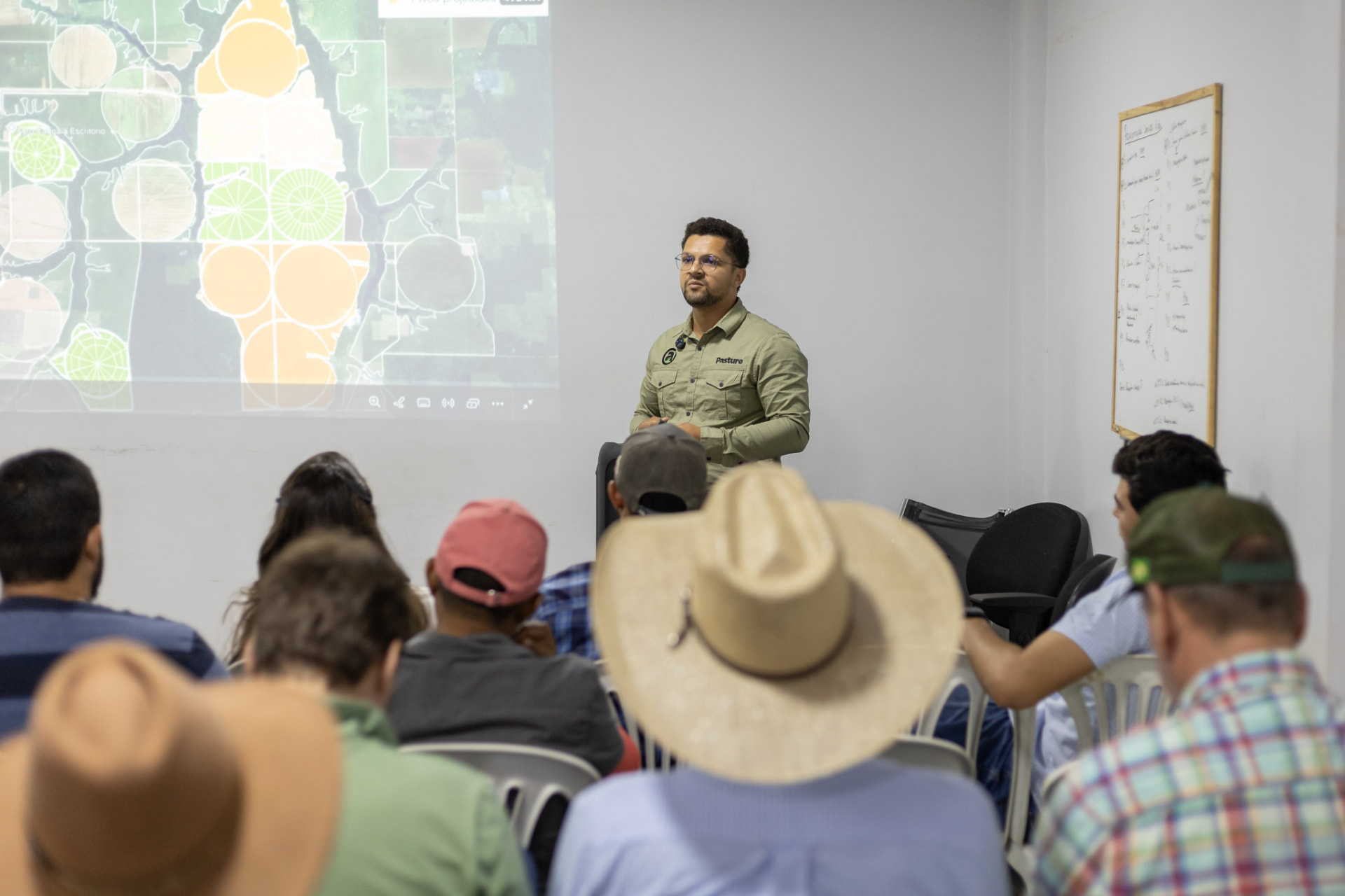 Apresentação dos indicadores da operação para os participantes do PastureMind