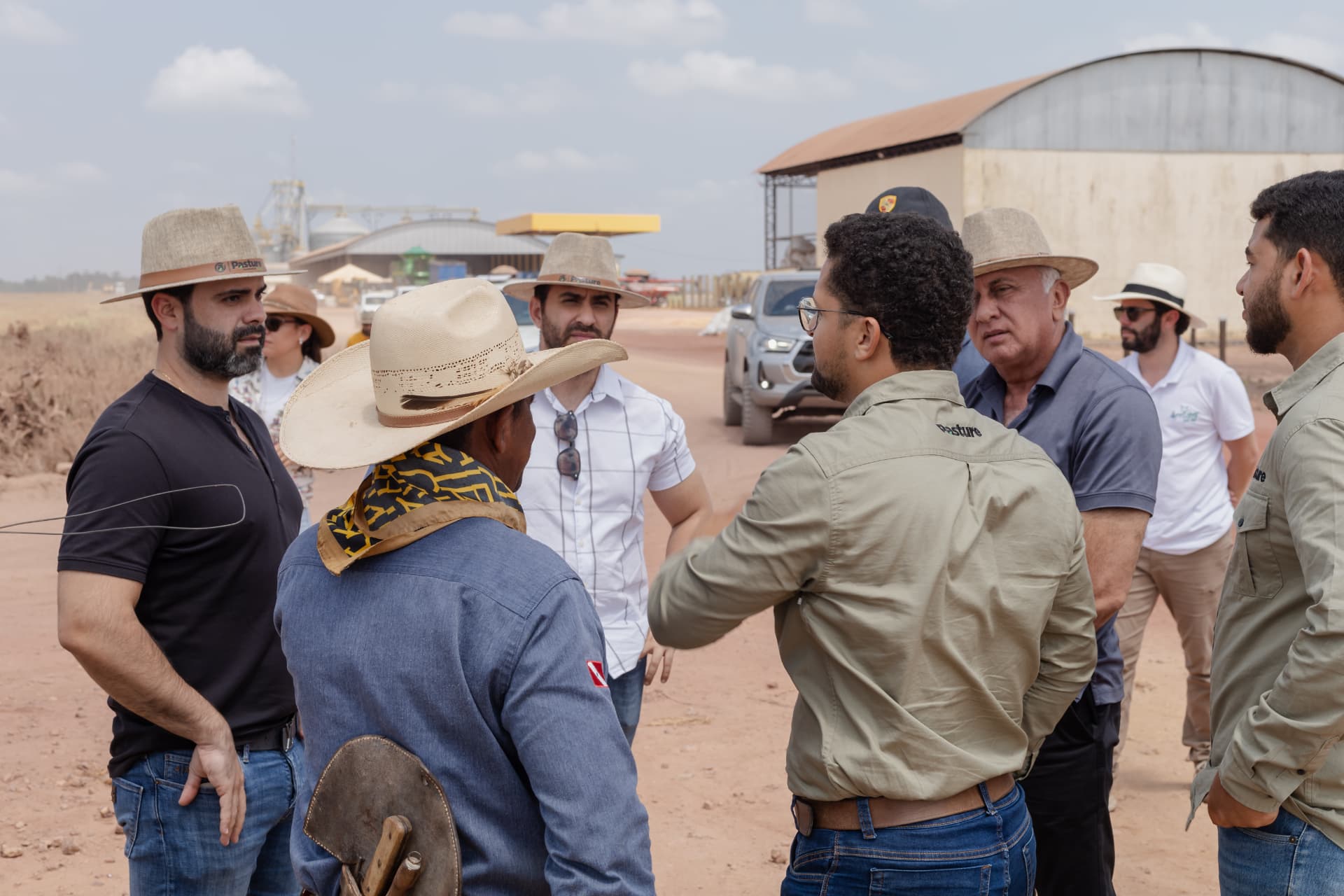 Participantes do PastureMind em campo durante o dia de imersão